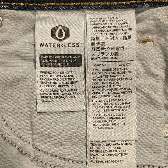 Levi's Distressed High Waisted Mom Jeans - Picture 6 of 6